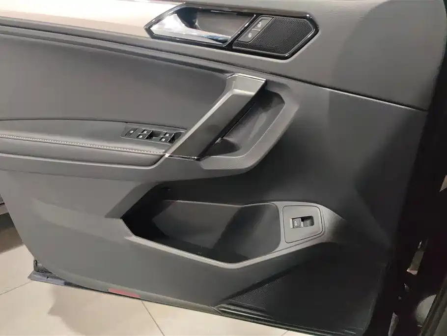 Volkswagen Tiguan L 2017 330TSI Automatic 2WD Flagship Edition фото 7
