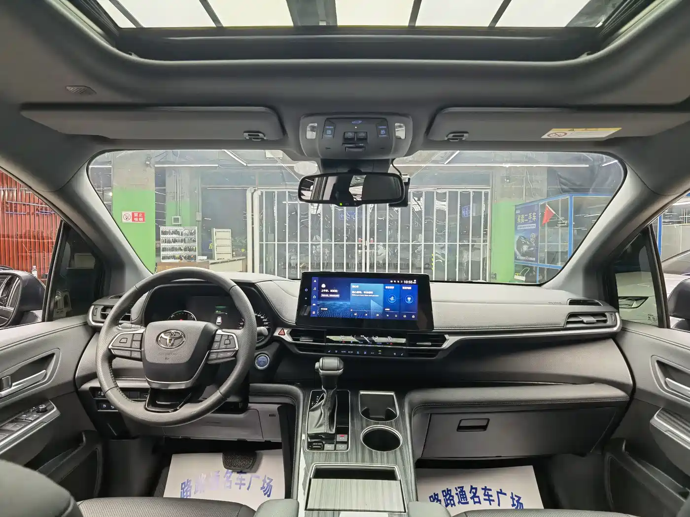 Toyota Sienna 2021 2.5L Hybrid Premium Edition фото 7