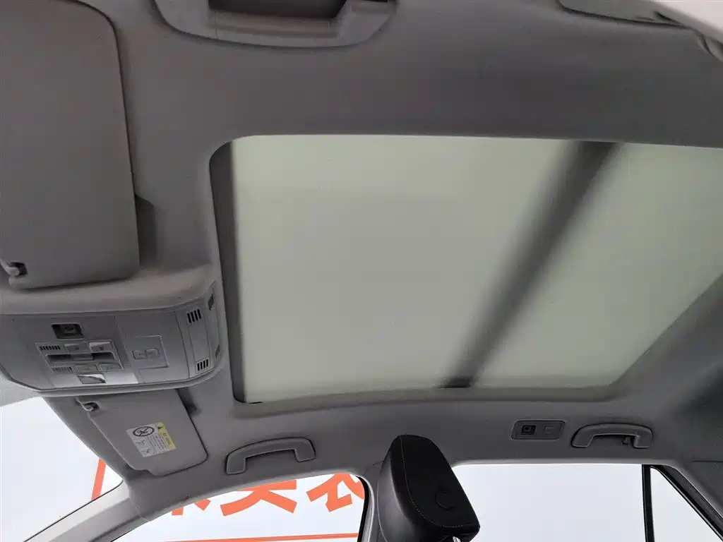 VOLKSWAGEN T ROC EXPLORING SONGS