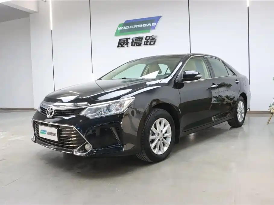 Toyota Camry 2016 2.0G 10th Anniversary Leading Edition
