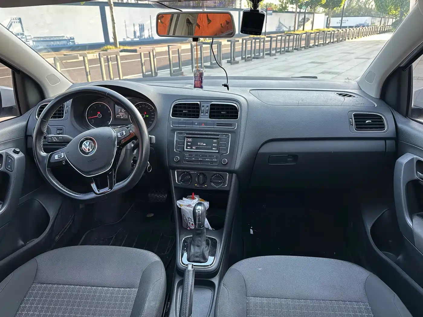 Volkswagen Polo 2016 1.6L Automatic Comfort фото 11