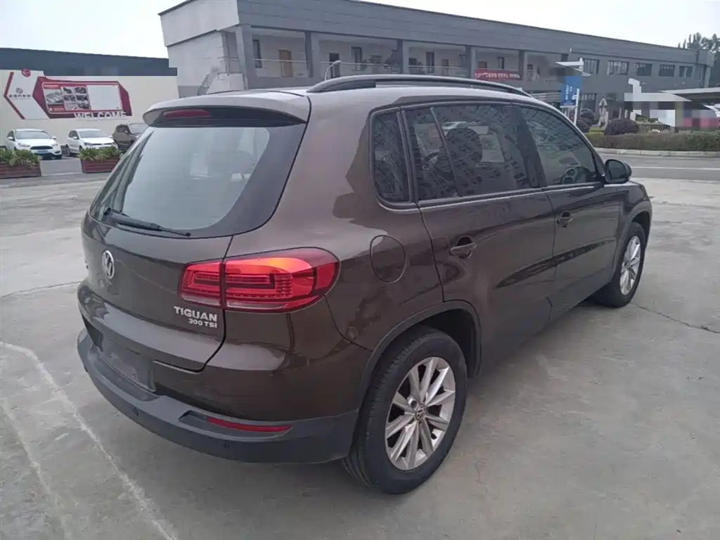 VOLKSWAGEN TIGUAN