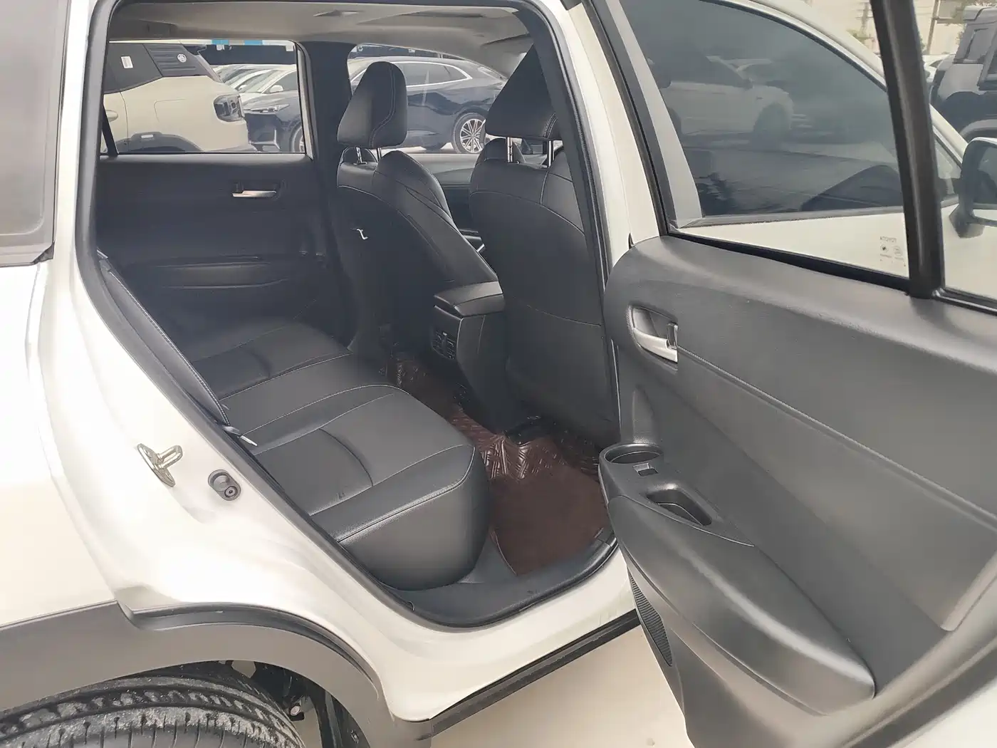 Toyota Frontlander 2023 2.0L CVT Luxury Edition фото 9
