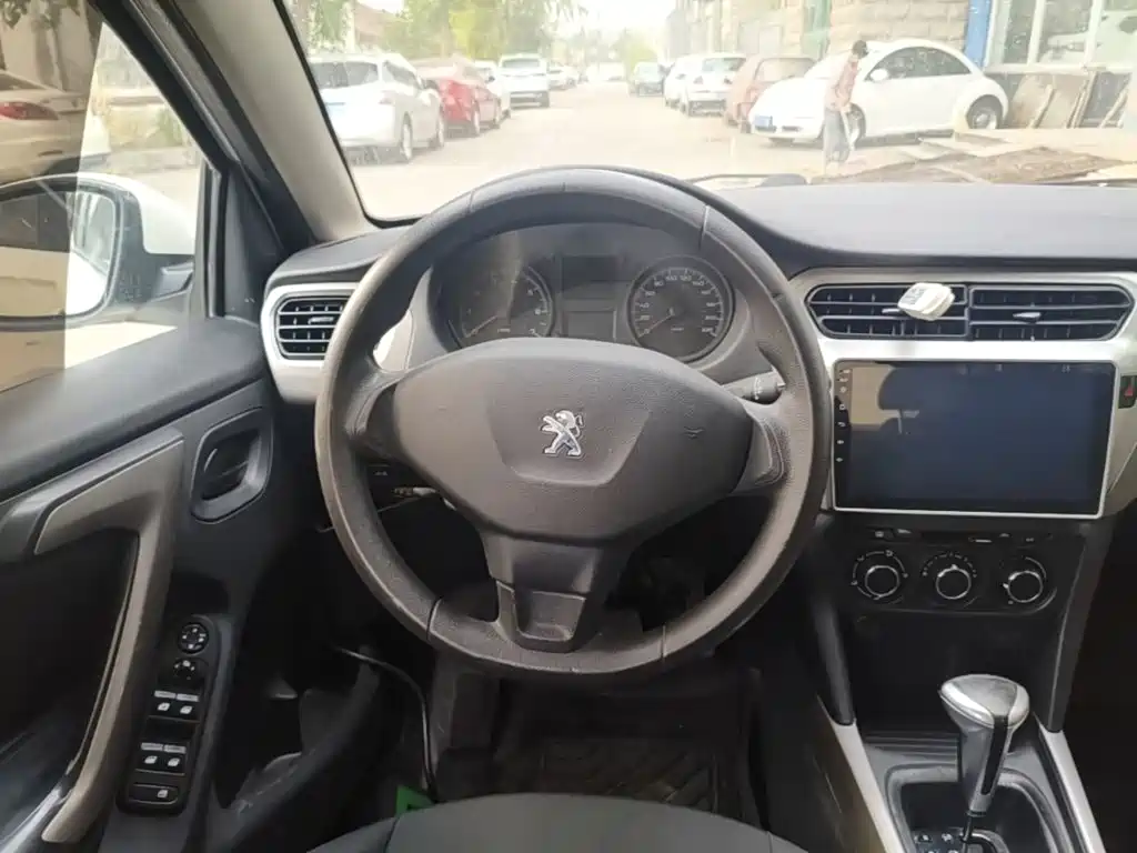 صورة 11 - Peugeot 301
