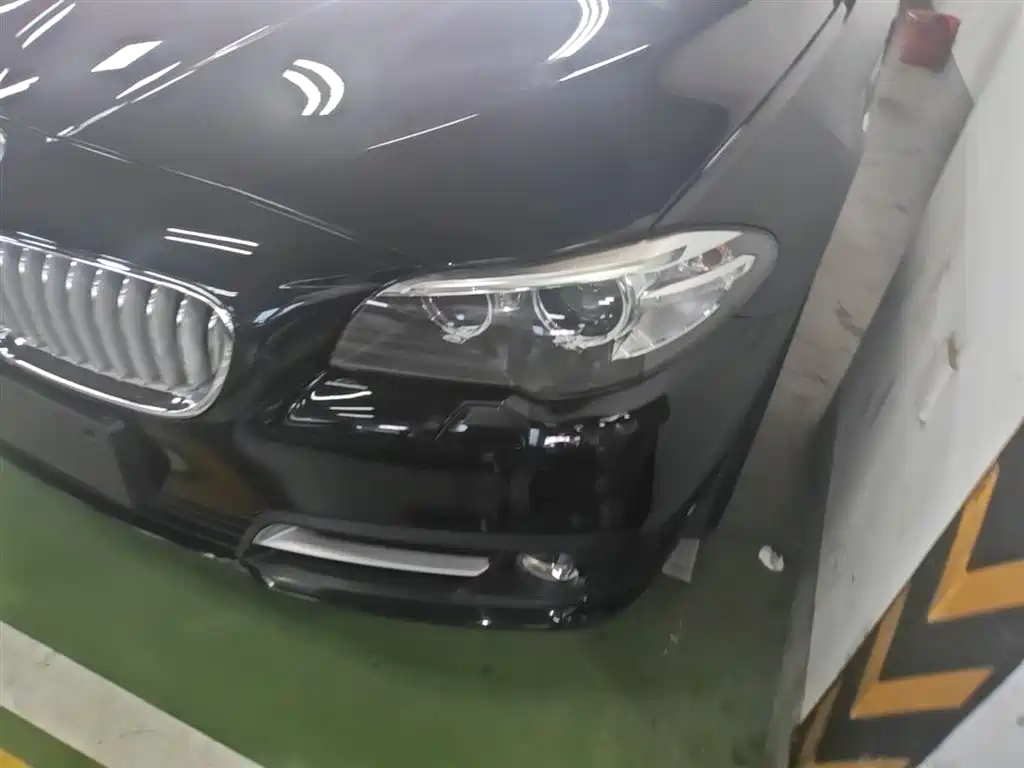 BMW 5 Series 2014 535Li Leadership фото 24