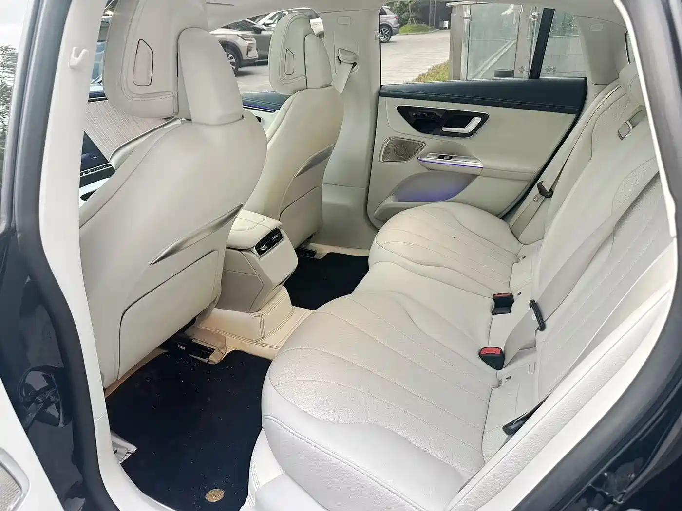 Mercedes-Benz EQE 2025 Model 500 4MATIC Luxury Edition фото 15