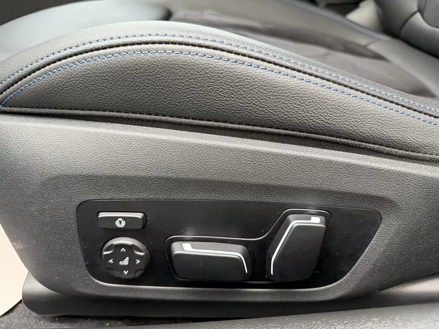 BMW M2 2024 M2 фото 8