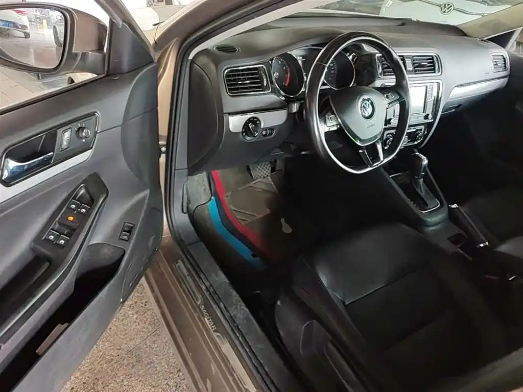 Volkswagen Sagitar 2018 180TSI DSG Premium Edition фото 16