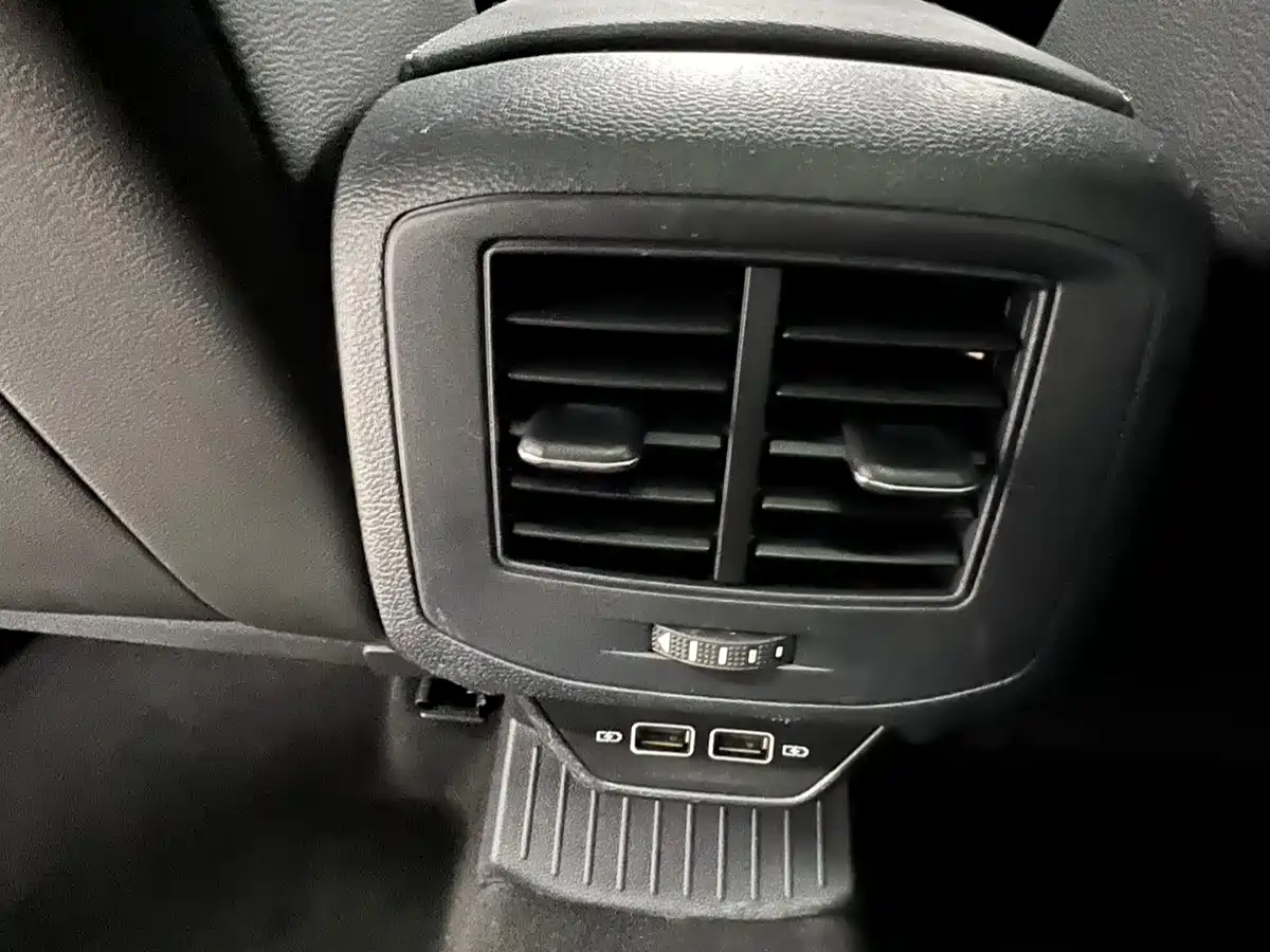 VOLKSWAGEN T-ROC EXPLORING SONGS