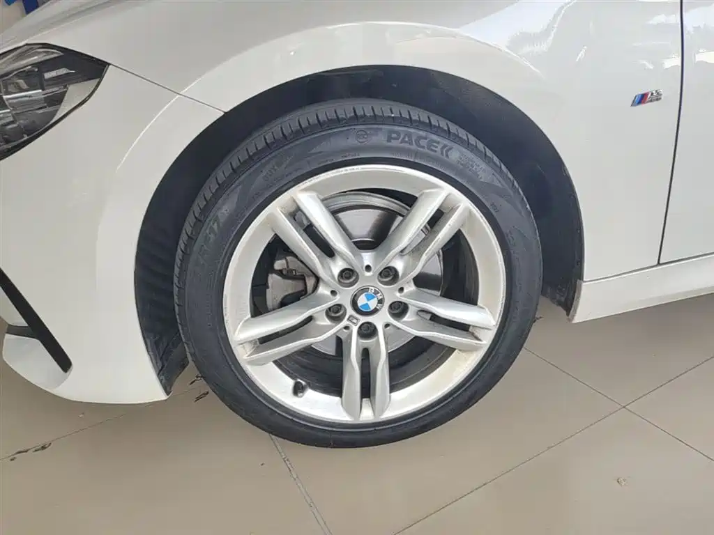 BMW 1 Series 2019 118i M Sport Package фото 23