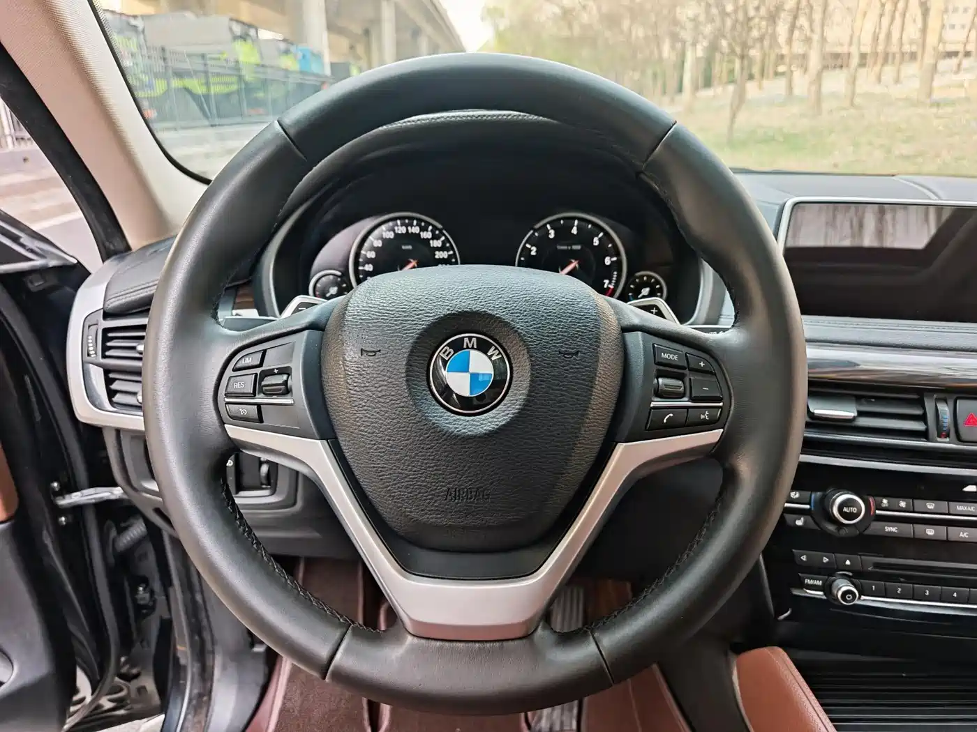 BMW X6 2015 xDrive35i Luxury Model фото 8