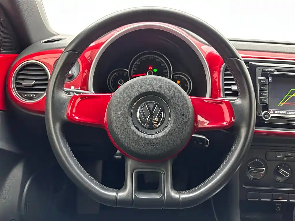 Volkswagen Beetle 2014 1.4TSI Fashion Edition фото 9