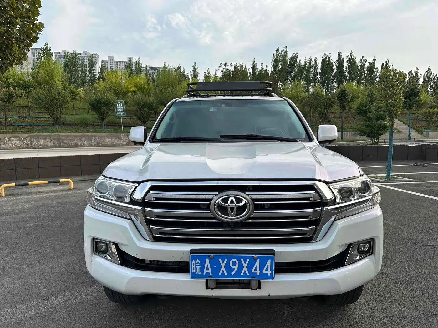 Toyota Land Cruiser 2010 Model 4.7L Automatic VX фото 2