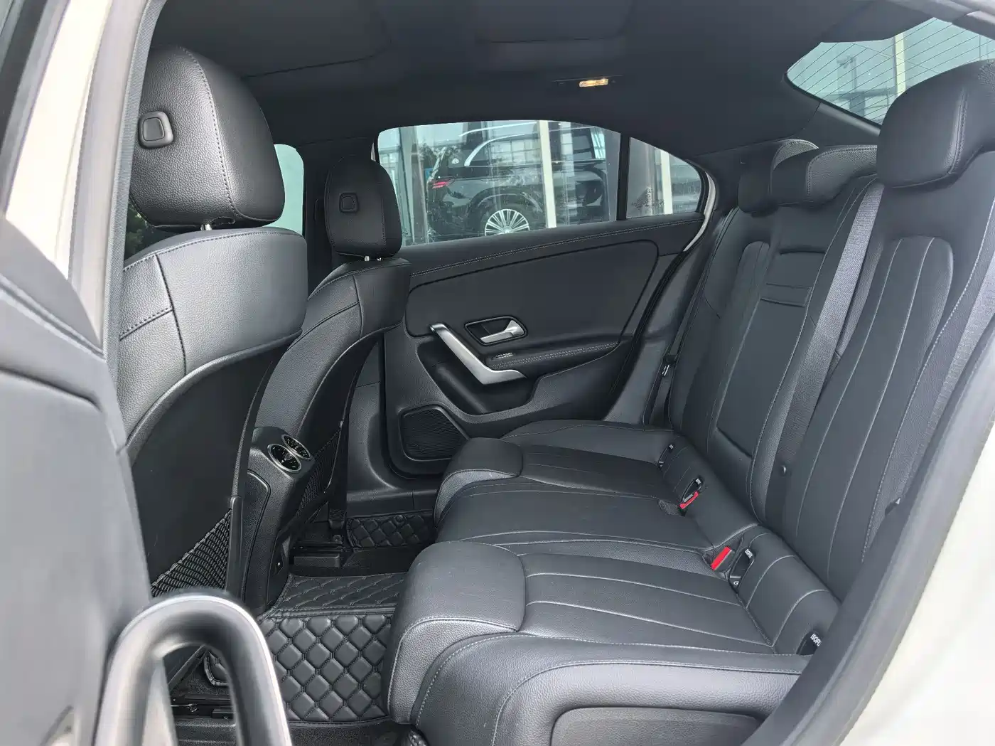 Mercedes-Benz A-Class 2023 A 200 L Dynamic фото 9