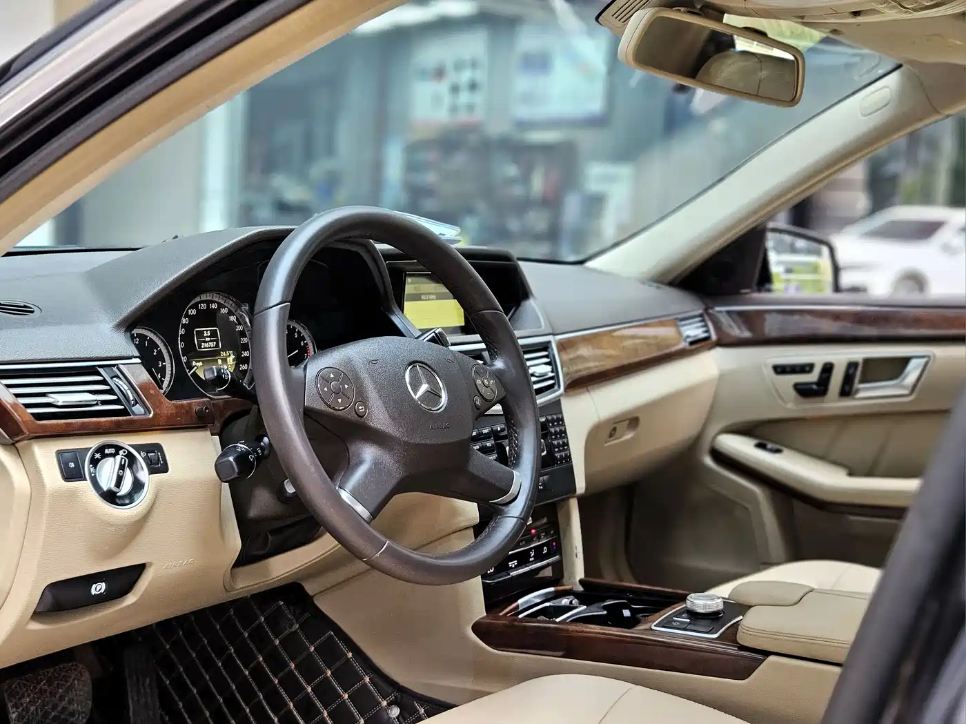 Mercedes-Benz E-Class 2012 E 200 L CGI Elegance фото 11