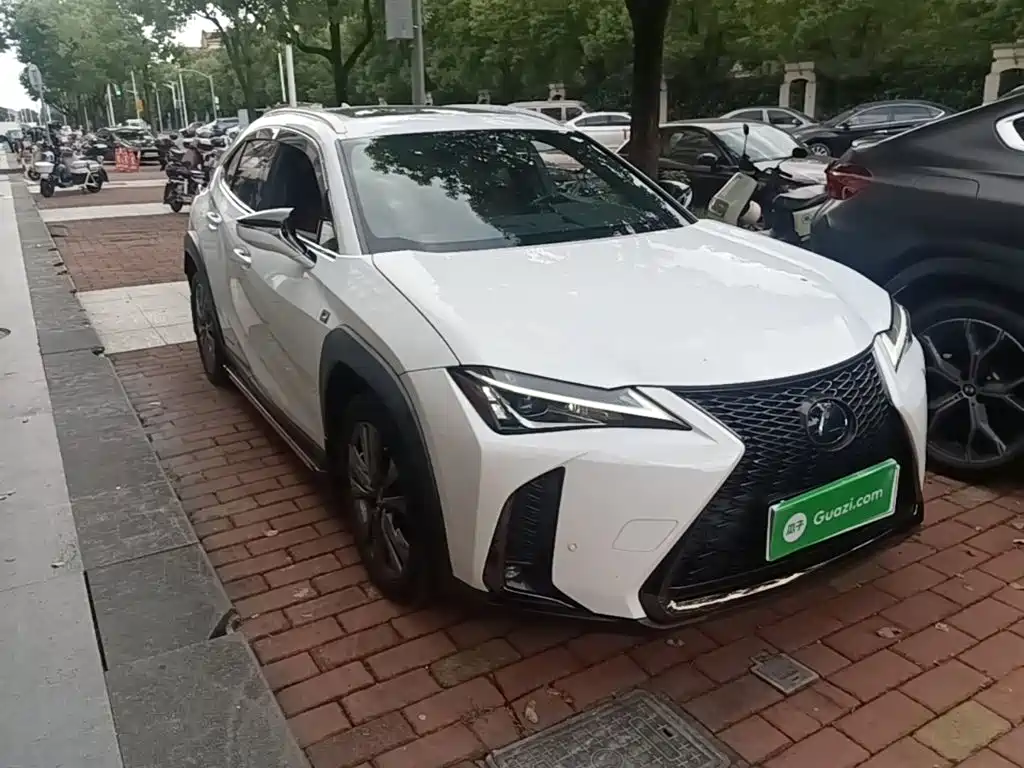 Photo 4 - Lexus UX