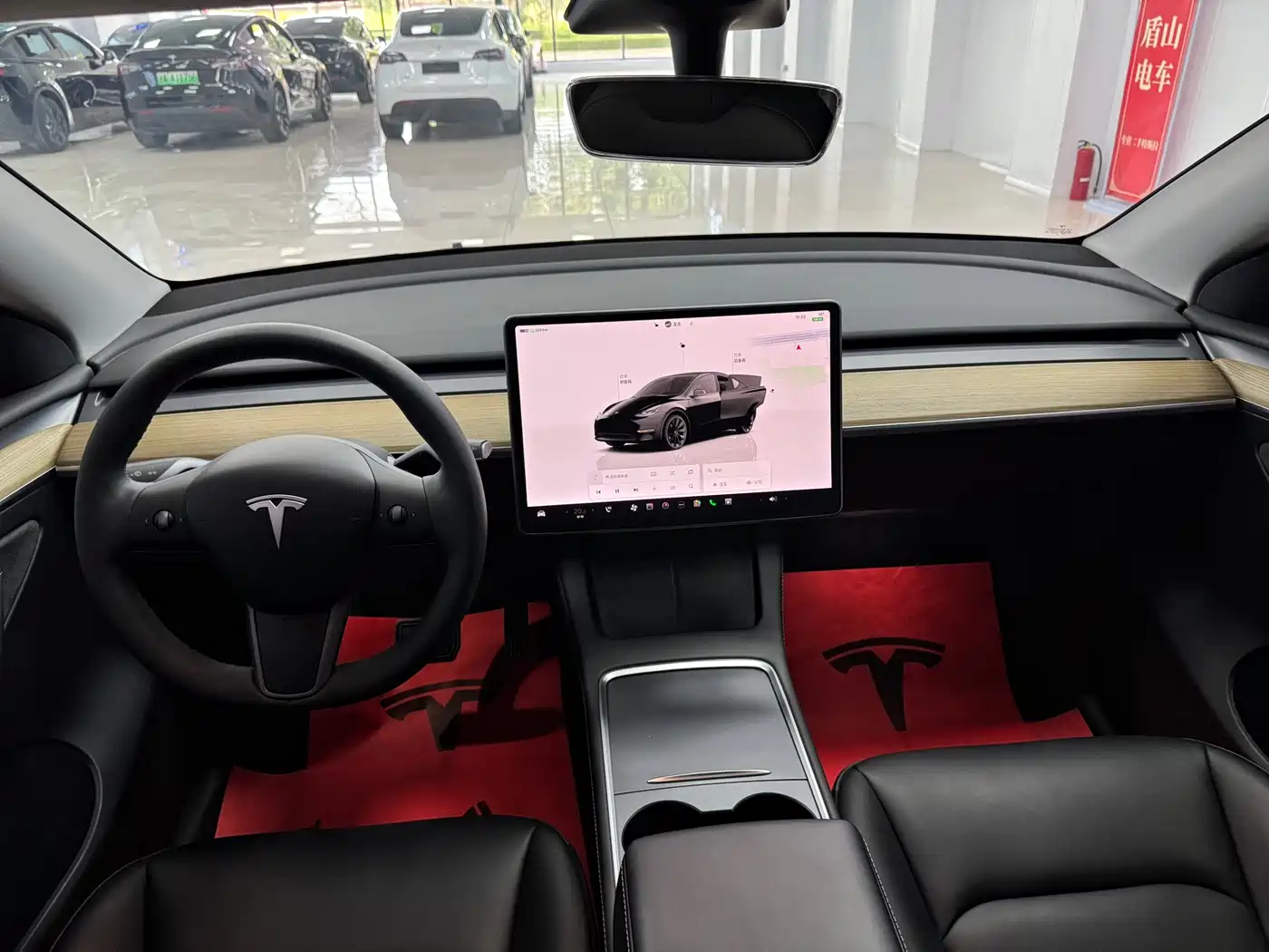 TESLA MODEL Y