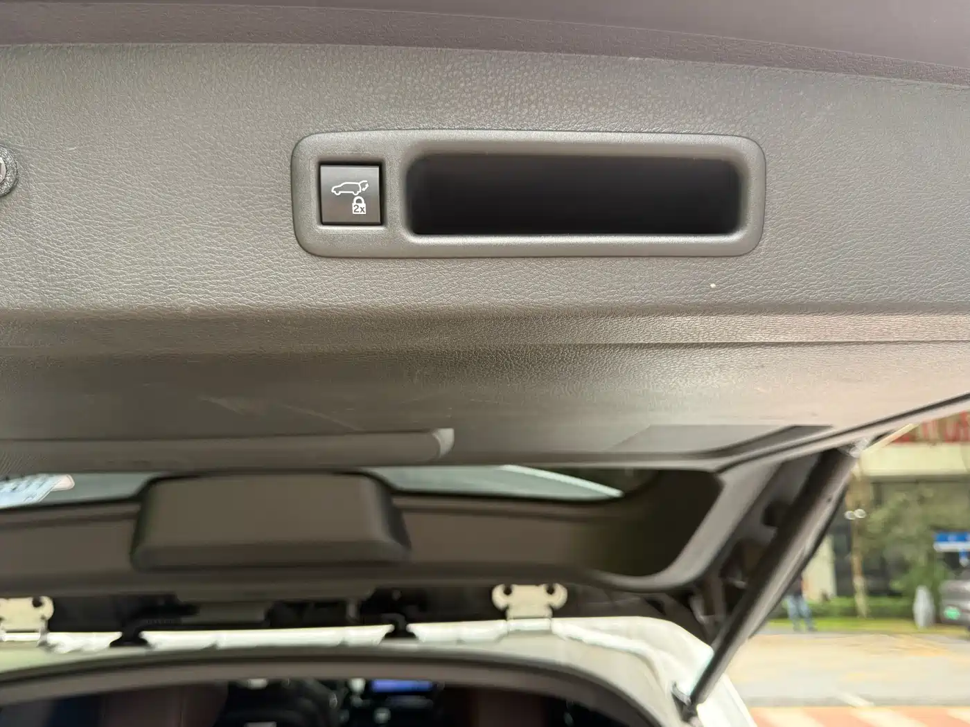 Toyota Sienna 2021 2.5L Hybrid Platinum Edition фото 24