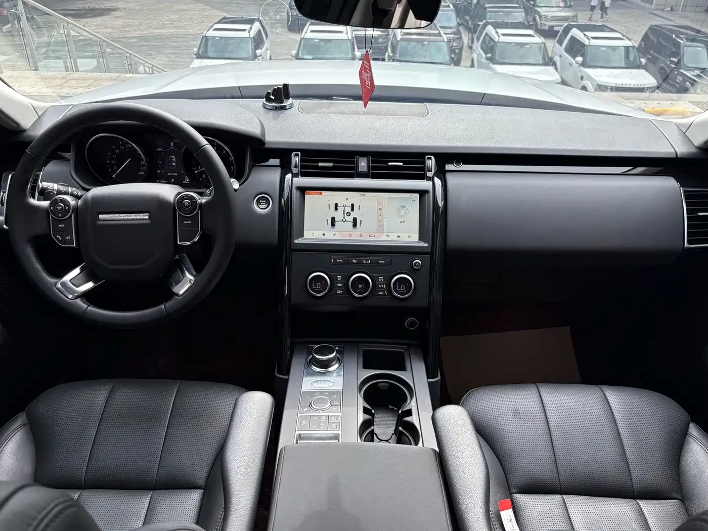 Land Rover Discovery 2019 3.0 SC V6 SE фото 4