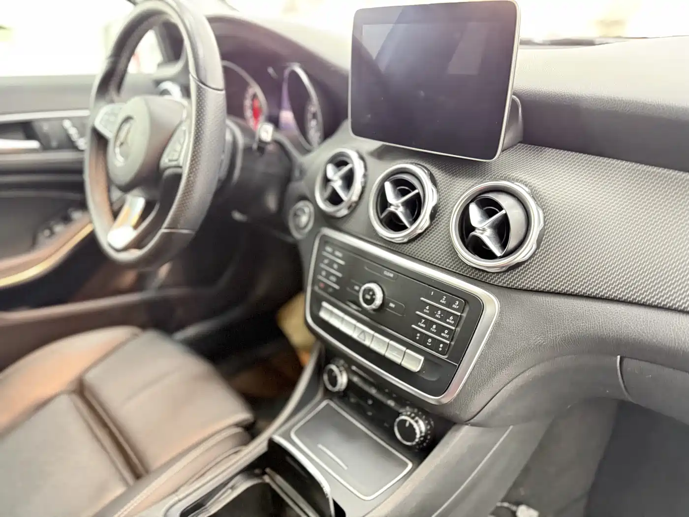 Mercedes-Benz GLA 2018 GLA 200 Dynamic фото 7