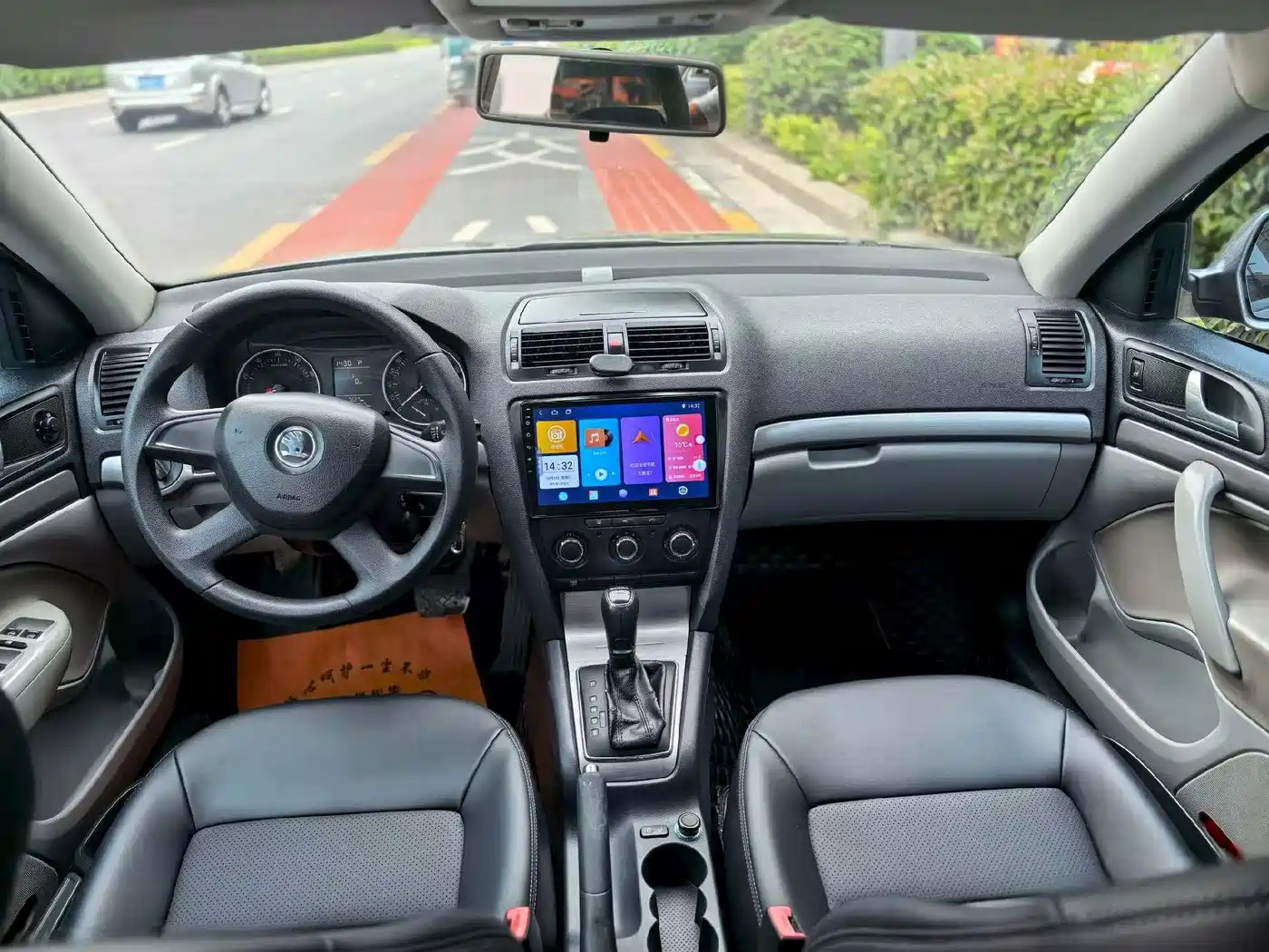 Škoda Octavia 2015 Classic 1.6L Automatic Leisure Edition фото 6