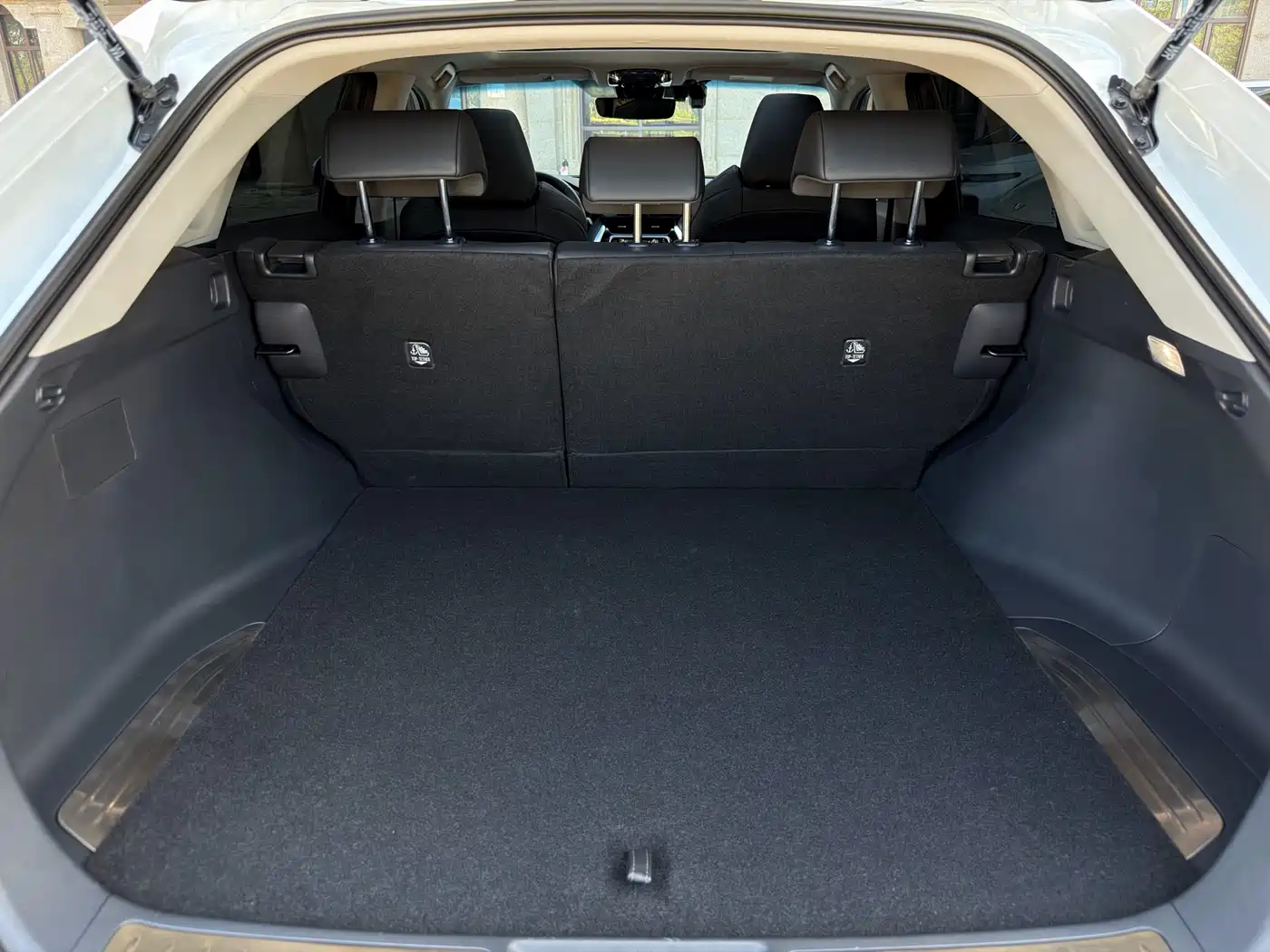 Toyota Venza 2022 Dual Engine 2.5L CVT 2WD Luxury фото 12