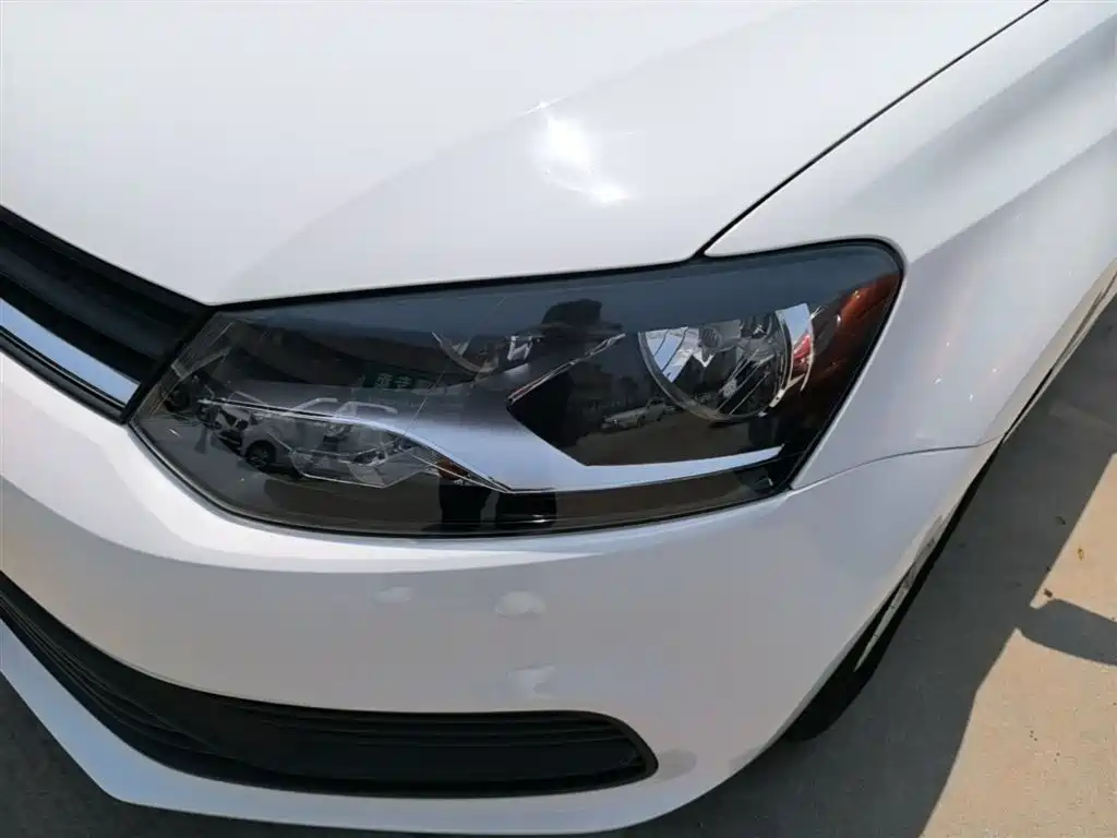 Volkswagen Polo 2014 1.4L Manual Trend Edition фото 24