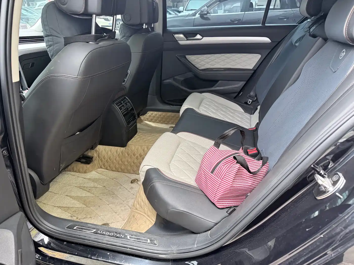 Volkswagen Magotan 2023 2 Million Units Anniversary Edition 330TSI DSG Leading Type фото 9