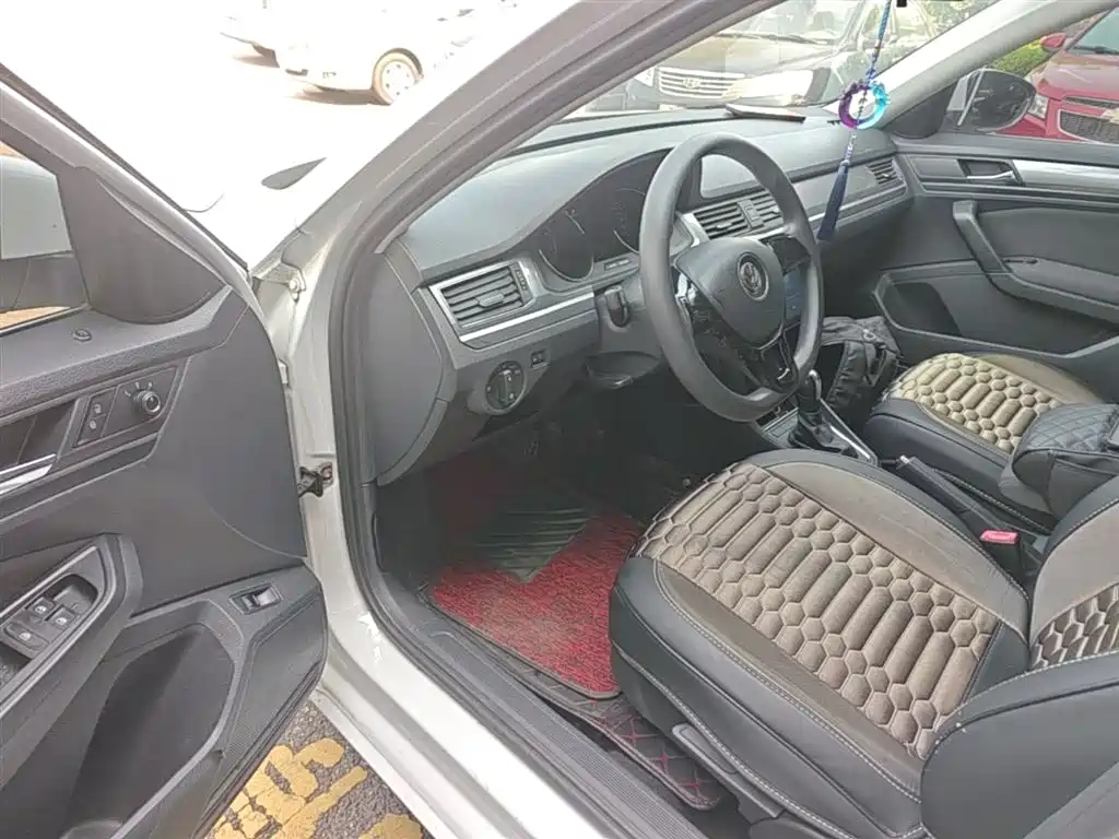 Volkswagen Bora 2018 1.5L Automatic Fashion фото 16