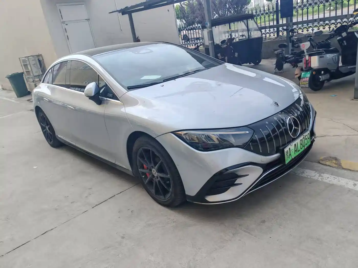 Mercedes-Benz EQE 2022 350 Pioneer Edition фото 2