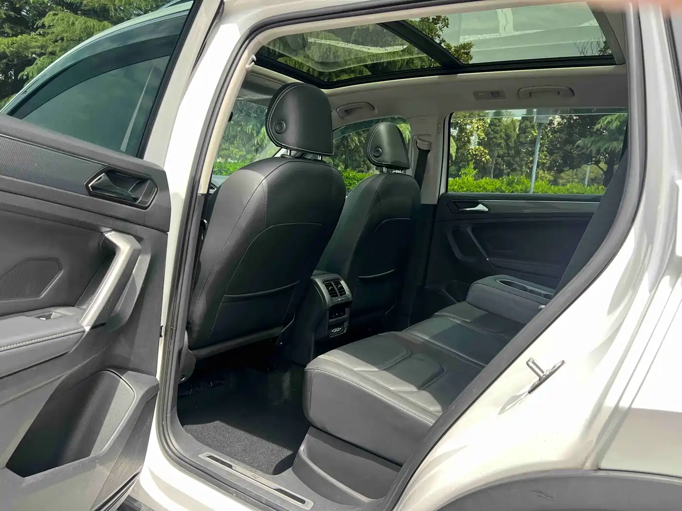 Volkswagen Tiguan L 2021 330TSI Automatic 2WD R-Line Premium фото 8