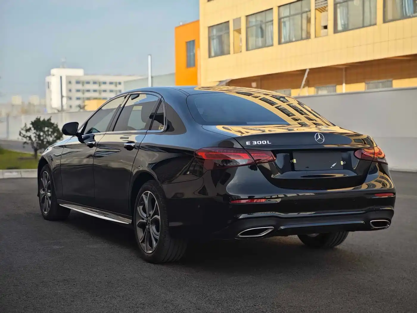Mercedes-Benz E-Class 2023 E 300 L Sport Fashion фото 9