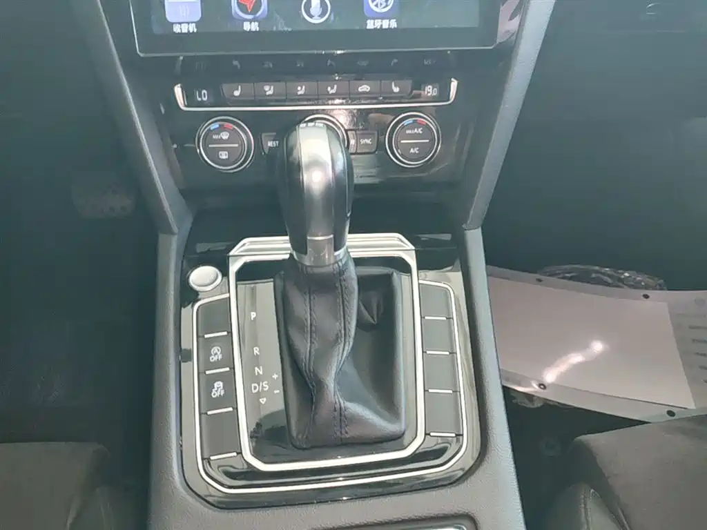 Volkswagen Magotan 2017 330TSI DSG Luxury фото 14