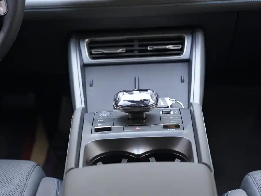 BYD Qin L 2025 DM-i Smart Drive Edition 80KM Leading фото 18