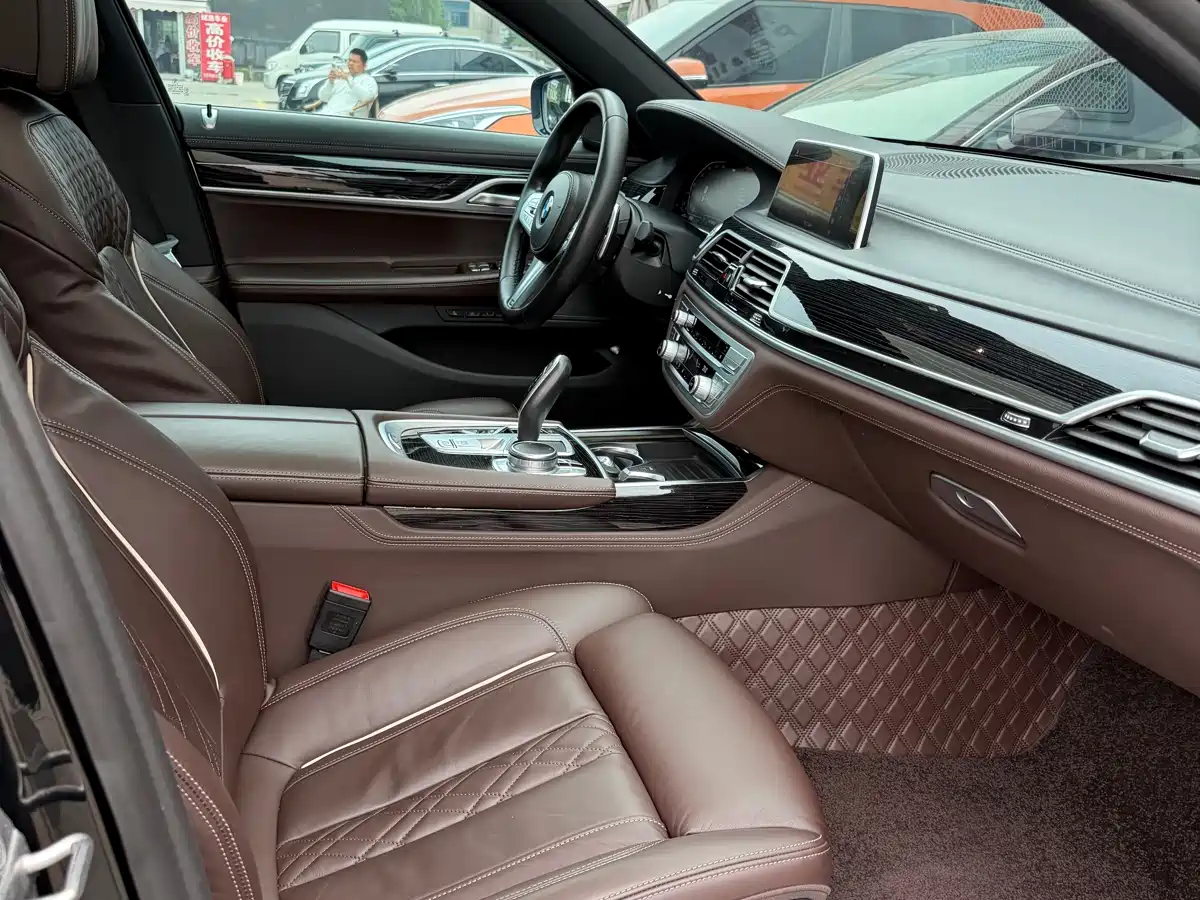 BMW 7 Series 2021 Model 730Li M Sport Package фото 15
