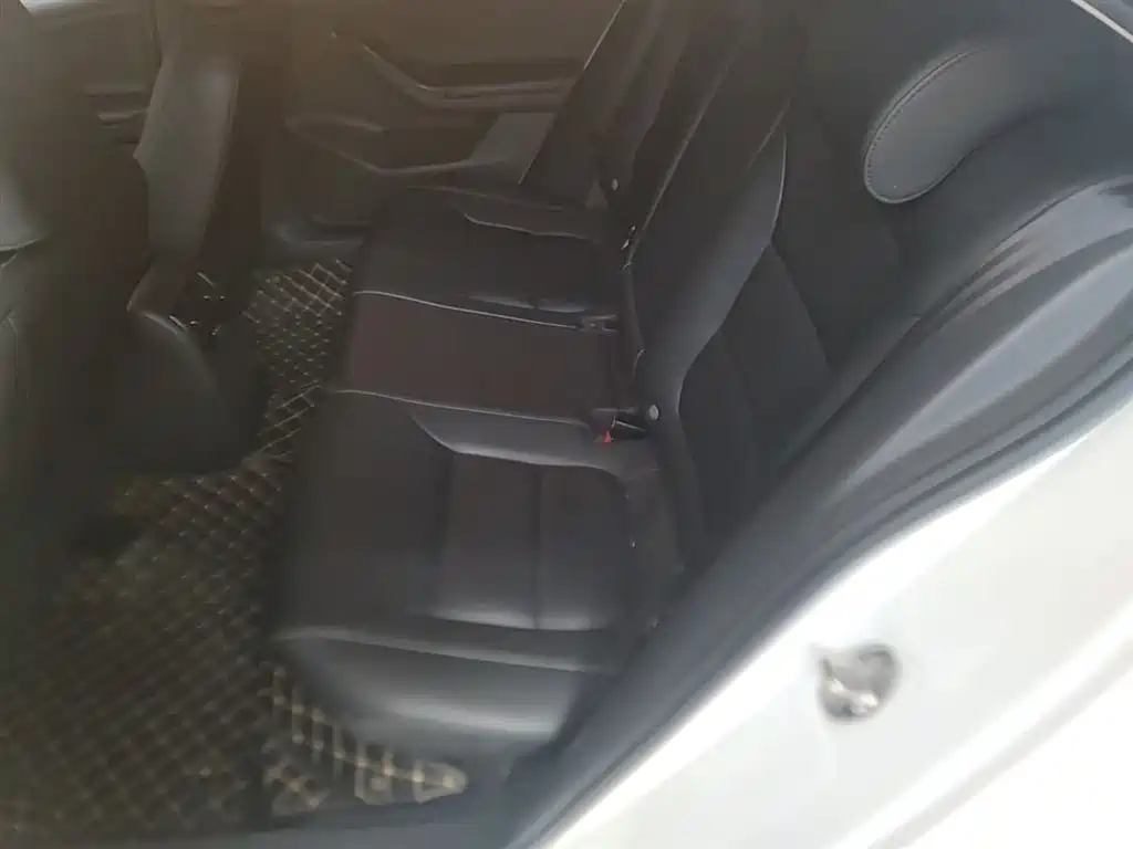 Volkswagen Sagitar 2018 1.6L Automatic Comfort фото 17