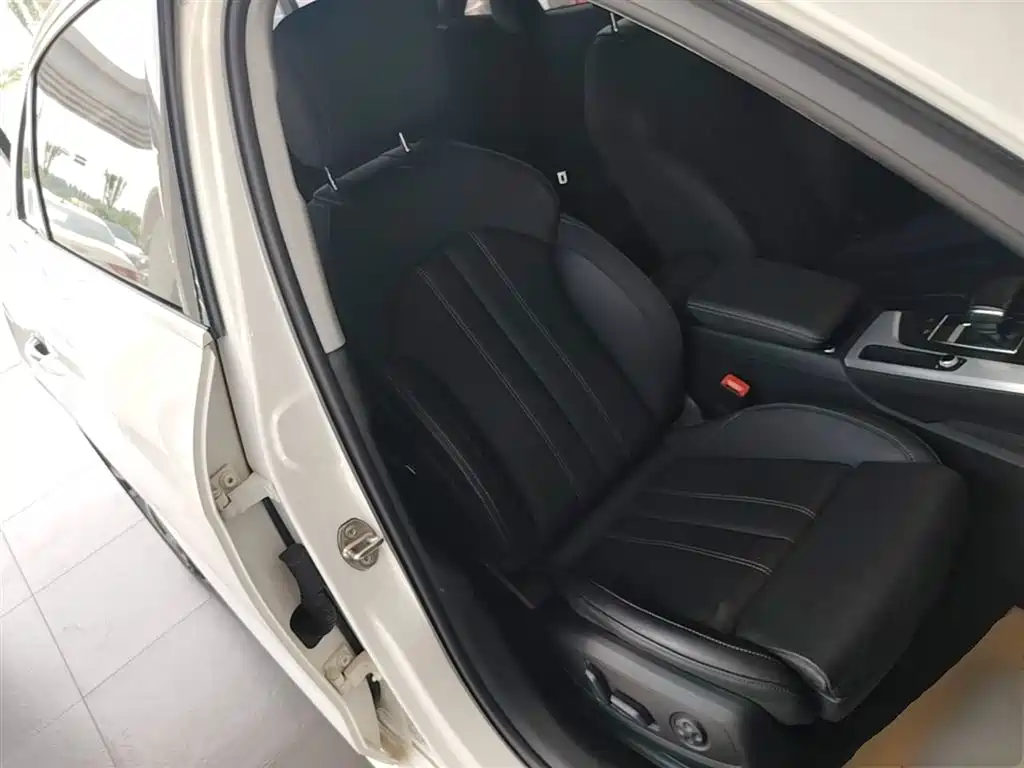 Фото 25 - Audi A4L