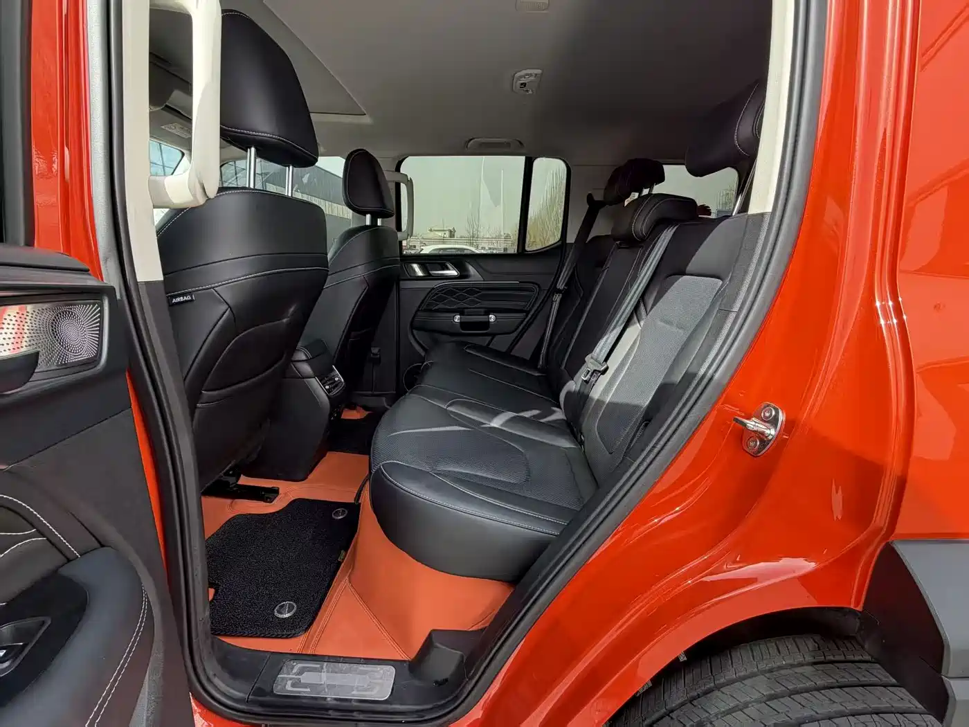 TANK TANK 300 NEW ENERGY