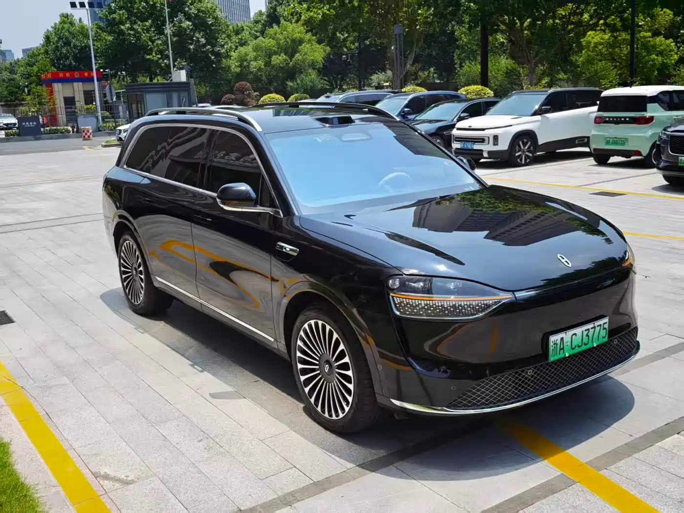 AITO Wenjie AITO M9 2024 Pure Electric Max Edition 100kWh 6-Seater фото 3
