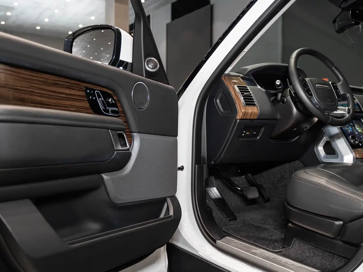 Land Rover Range Rover 2018 3.0 SC V6 Golden Age Edition фото 10
