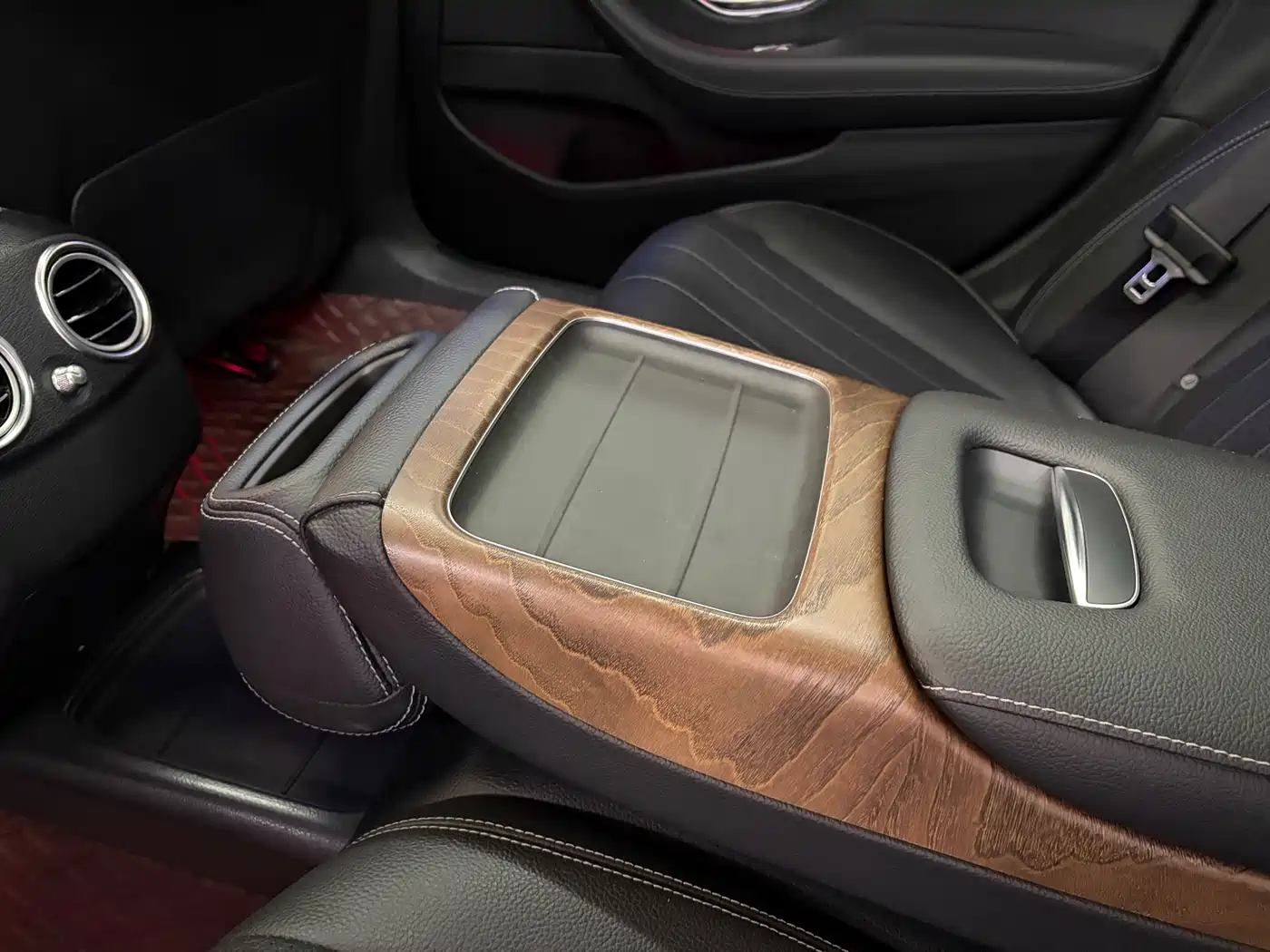 Mercedes-Benz E-Class 2017 E 300 L Luxury фото 10