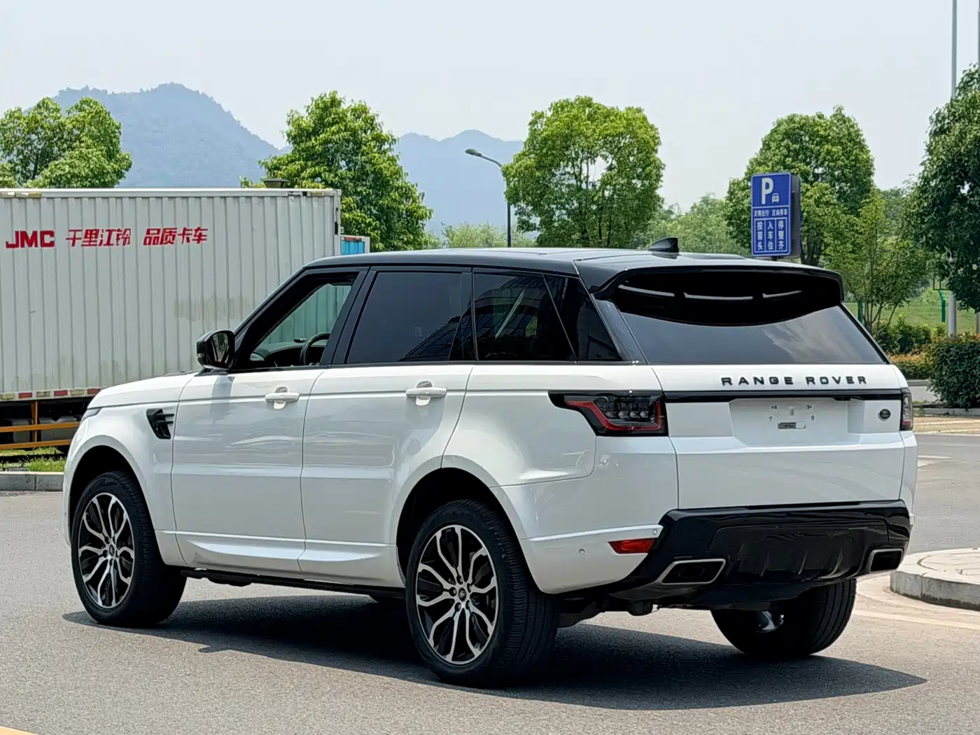 Land Rover Range Rover Sport 2022 3.0 L6 Gloss Black Edition фото 5