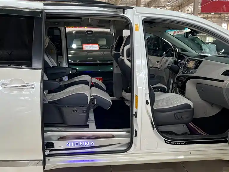 Toyota Sienna 2013 3.5L 4WD Automatic фото 8