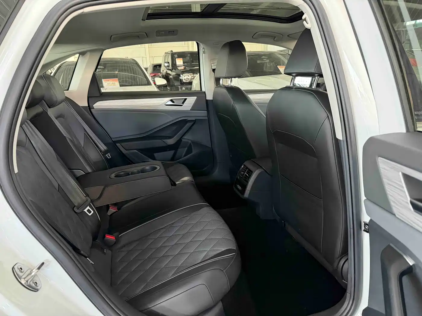 Volkswagen Sagitar 2023 Model Year 280TSI DSG Surpass Edition фото 16