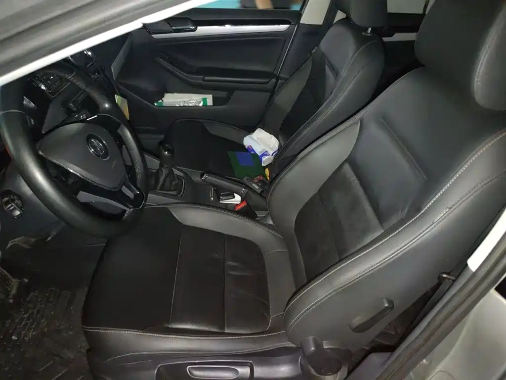 Volkswagen Sagitar 2015 1.6L Manual Comfort фото 8