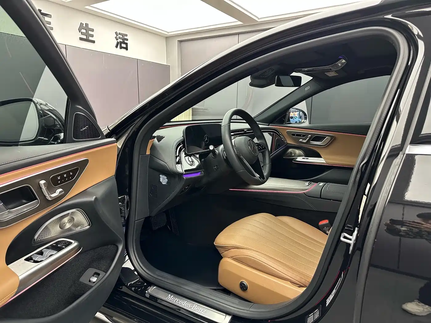 Mercedes-Benz E-Class 2024 Model E 300 L Luxury фото 9