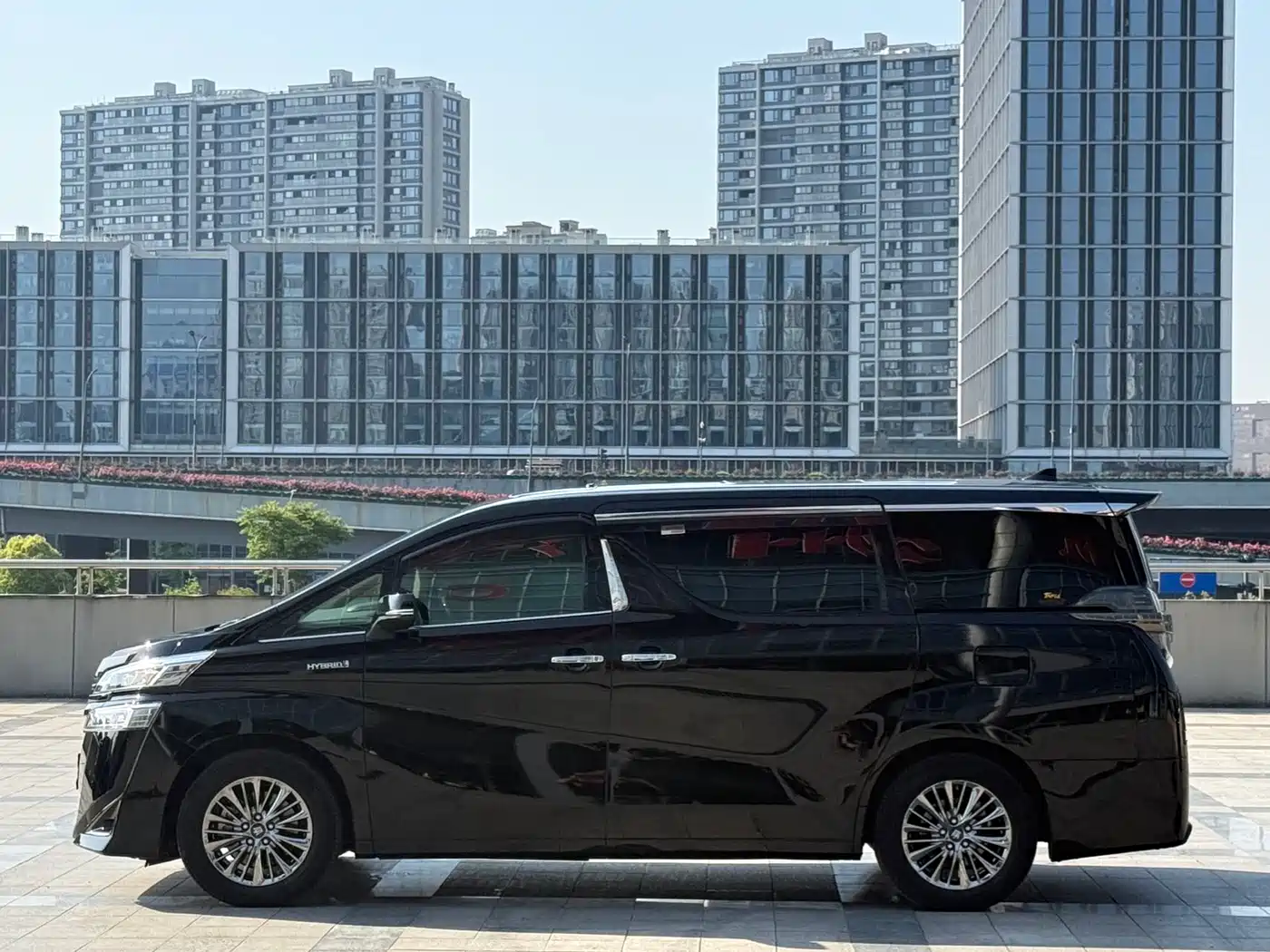 Toyota Vellfire 2021 Crown Hybrid 2.5L HV Premium Edition фото 15