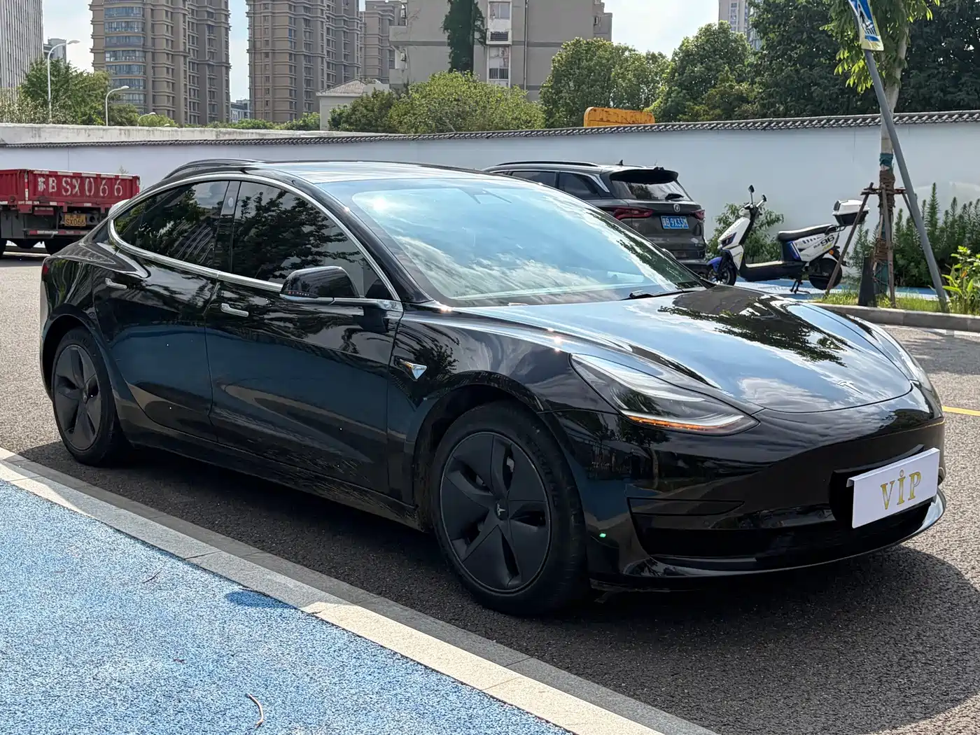 Фото 3 - Tesla Model 3