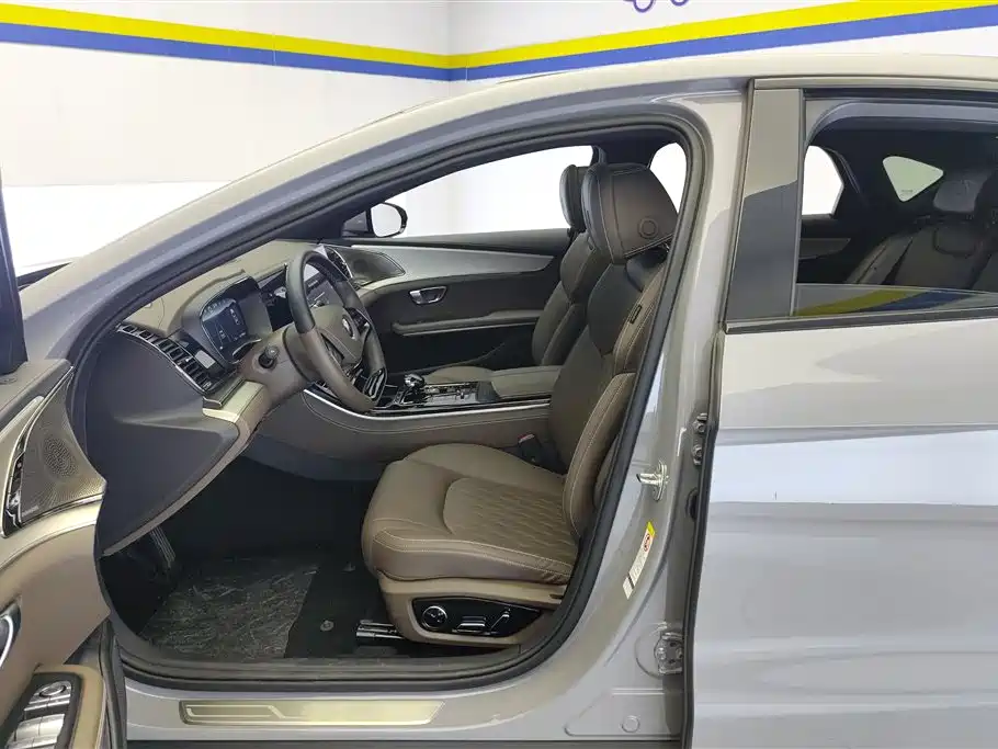 BYD Han 2025 DM-i 125KM Premium фото 9