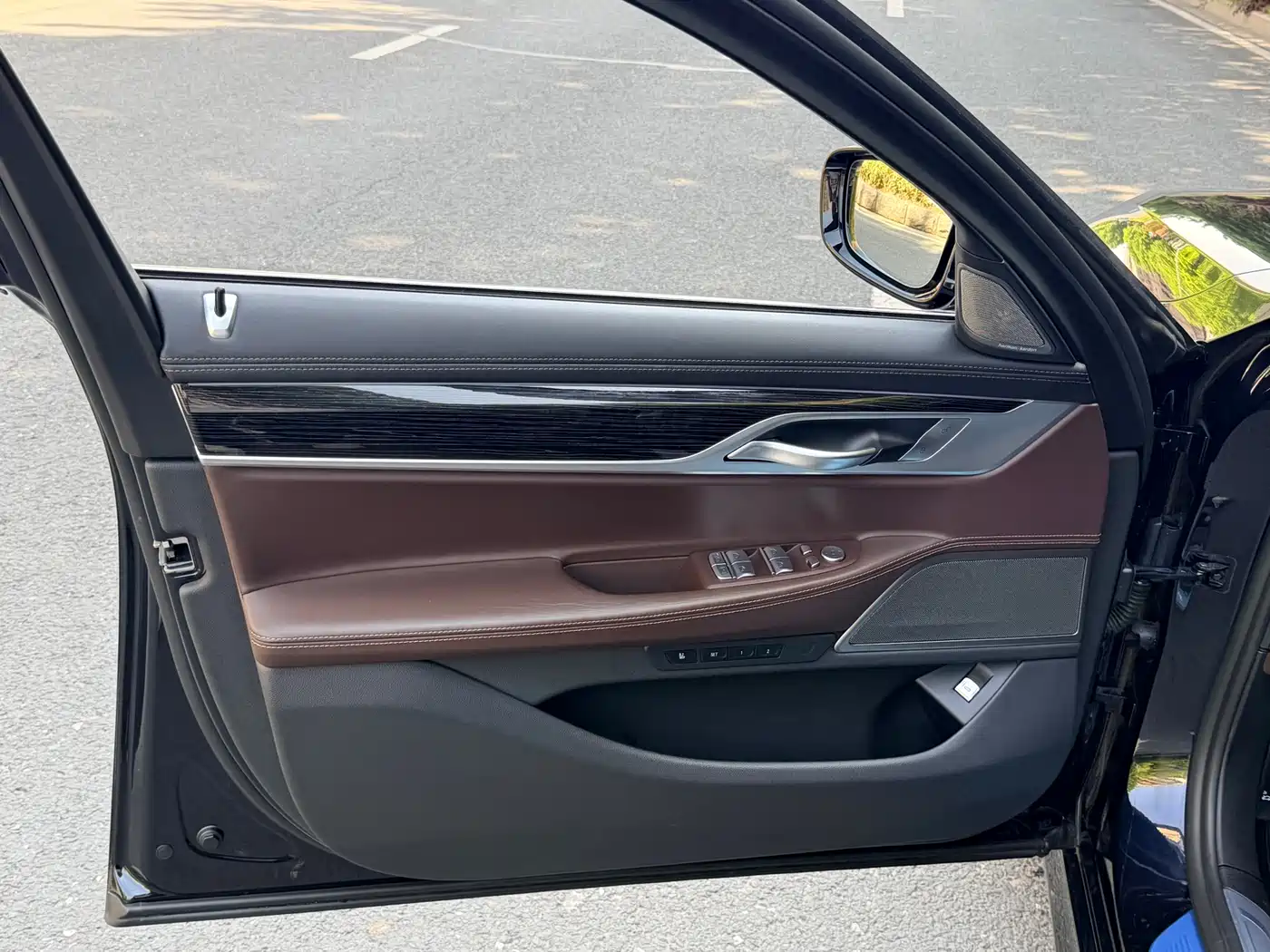 BMW 7 Series 2021 Model 730Li M Sport Package фото 6
